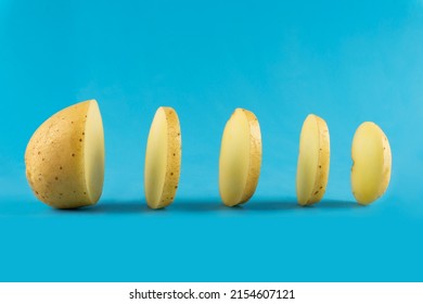 Potatoes and sliced potato chips.