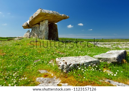Poulnabrone dolmen, a neolithic portal tomb, popular tourist attraction located in the Burren, County Clare, Ireland