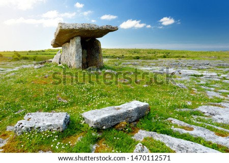 Poulnabrone dolmen, a neolithic portal tomb, popular tourist attraction located in the Burren, County Clare, Ireland
