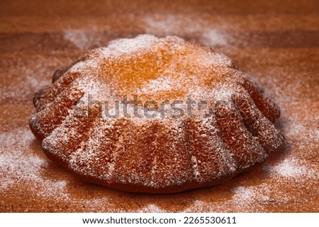 Pound cake springled with sugar