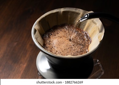 Pour hot water over the coffee powder.Make drip coffee.