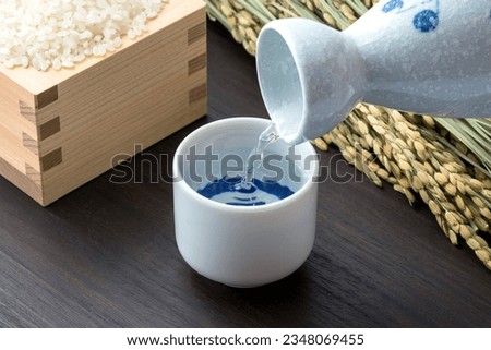 Pour sake. An image of new sake.