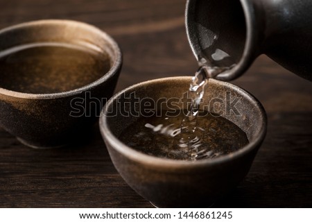 Pour sake into the sake bowl.
