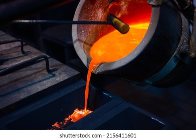 Pouring Silver Into Graphite Casting Form Stock Photo 2156411601 ...