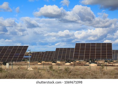 Power plant with photovoltaic panels, for solar energy production