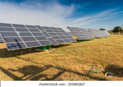 Power plant using renewable solar energy with sun.