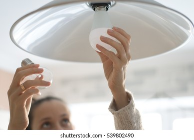 Troca de lâmpada LED com economia de energia