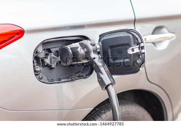 Power supply connect to electric vehicle for\
charge to the battery.