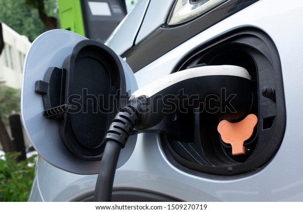 Power supply socket connect to electric vehicle\
for charge to the battery