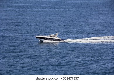 Powerboat Yacht and his trace on the blue sea