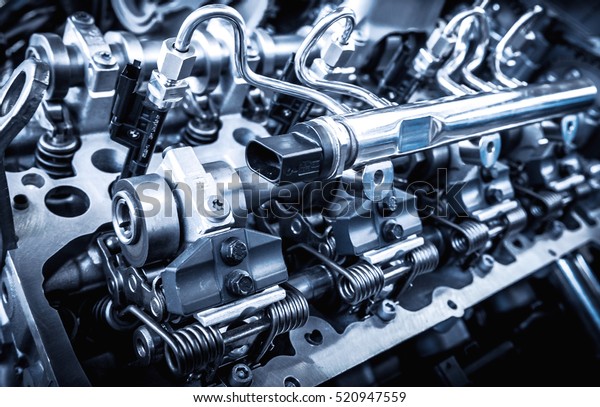車の強力なエンジン エンジンの内部設計 車のエンジン部品 現代の強力な車のエンジン の写真素材 今すぐ編集