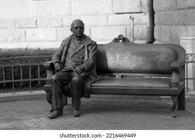 Poznan, Poland - 09.23.2022: Stanislaw Kozerowski's Bench Is  Bench In Memory Of Fr. Prof. Stanislav Kozerovsky, The Current Adam Mickiewicz University. Black And White Photo