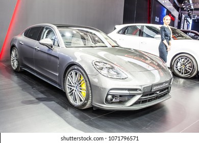 Bilder Stockfotos Und Vektorgrafiken Porsche Panamera