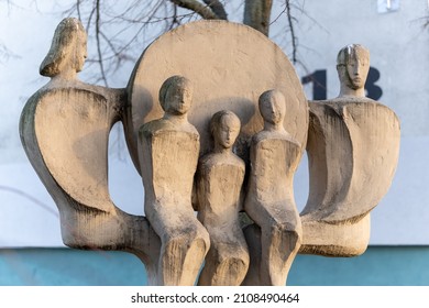 POZNAN, POLAND - Dec 04, 2021: A Sculpture Of A Family With Three Kids In The Polan District