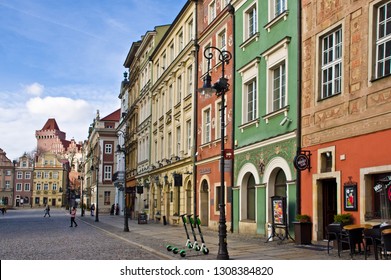 Poznan/Poland - February 6th 2019: Crowd Of Tourists Admiring Old Town Square, Taking Photos Of The Little Goats (koziolki) High Up The Cathedral Building