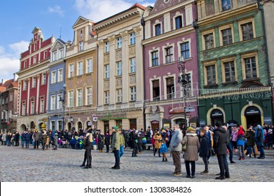 Poznan/Poland - February 6th 2019: Crowd Of Tourists Admiring Old Town Square, Taking Photos Of The Little Goats (koziolki) High Up The Cathedral Building