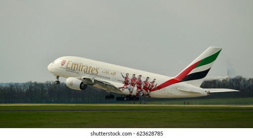 Emirates A380 Luxury Images Stock Photos Vectors Shutterstock