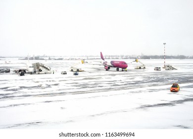 PRAGUE, CZECH REPUBLIC - DECEMBER 15, 2010: Great Snow Calamity At The Václav Havel Airport (PRG)