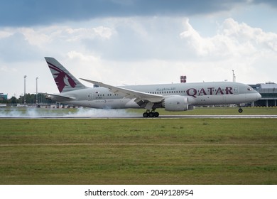 Prague, Czechia - 28th September 2021 - Landing Of Boeing 787 Dreamliner By Qatar Airlines At Václav Havel International Airport In Prague