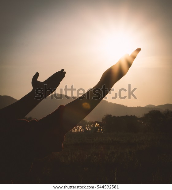 Gun Batiminda Dua Ediyorum Din Kavrami Stok Fotografi Simdi Duzenle 544592581