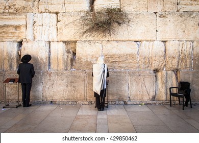 praying at western wall