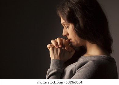 8,990 Woman praying rosary Images, Stock Photos & Vectors | Shutterstock