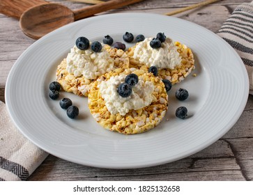 Pre Workout Meal With Low Fat Cottage Cheese For A Protein Source, Corn Cracker For Complex Carbohydrates Served With Fresh Blueberries On A Plate