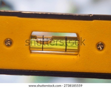 Precise Level Tool with Bubble Indicator for Accurate Measurements