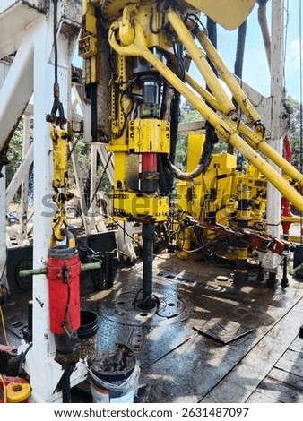 Precision and power — the top drive system at work. Heavy-duty performance for deep drilling operations in the oil and gas industry.