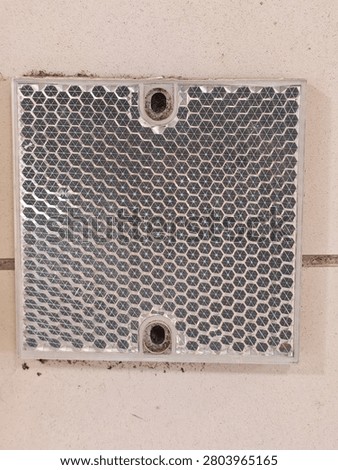 A precision reflector featuring a lightweight honeycomb core structure, designed for optical sensors, laser rangefinders, studio lighting, and industrial automation. The rigid yet lightweight construction (PMMA or metal) ensures durability and stability. Integrated polarizing prisms are available to filter unwanted direct reflection from glossy surfaces. The unit includes threaded mounting holes (or studs) for secure screw or bolt attachment to equipment, brackets, or stands.