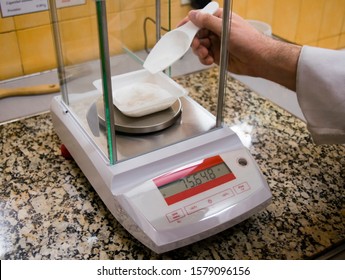 precision scale weighing powder substance
