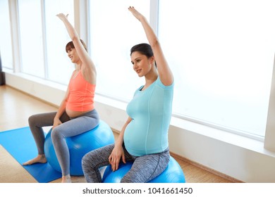 538 Pregnant women bending Images, Stock Photos & Vectors | Shutterstock