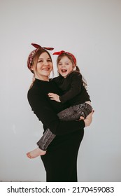 Pregnant Mother With Her Preschool Daughter Having Fun In Matching Outfits 