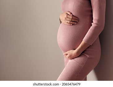 pregnant woman in dress, mom awaiting baby, maternity leave, space for text, free space