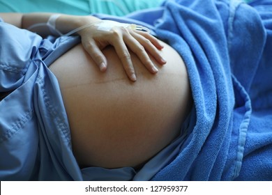 pregnant woman in hospital.
