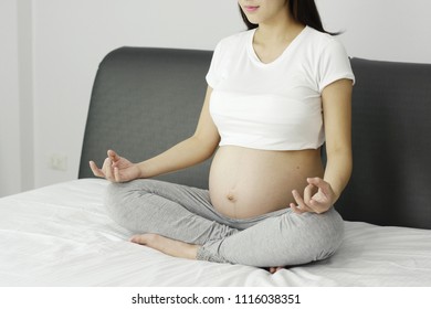 Pregnant Women Are Doing Yoga Poses On The Bed. In The Morning With Copy Space - Stock Photos.
Women, Single Women, Abdomen, Jaw, Exercise