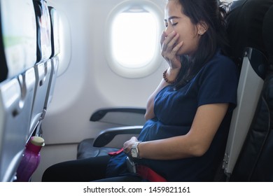 Pregnant Women Feel Nausea In The Plane Some Time After Take Off