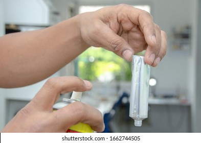 Preparation Of Chemical Chemistry In Aerosol For Dental Prostheses In Dental Laboratory