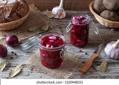 Preparation of fermented kvass from sliced red beets, purple onion, garlic, allspice and bay leaf