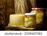 Preparation of preserved cheese with oil