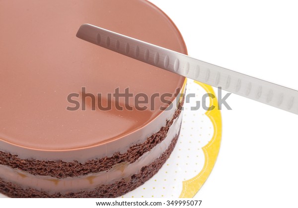 Prepare to slice chocolate\
fudge cake