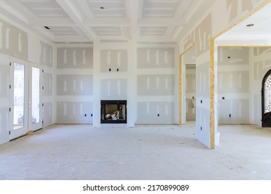 To prepare the walls of a newly constructed house to be painted, finishing putty is applied to the walls of an empty apartment