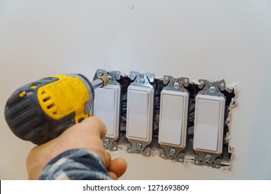Preparing to install an electrical outlet, checking the fastening of the screws