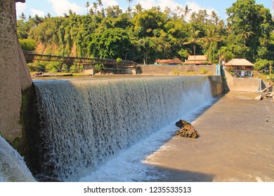 Presa De Dam Tukad Yeh Unda Stock Photo 1235533513 | Shutterstock