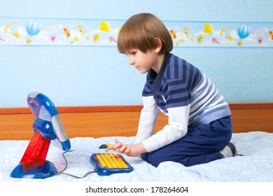 preschooler with training computer