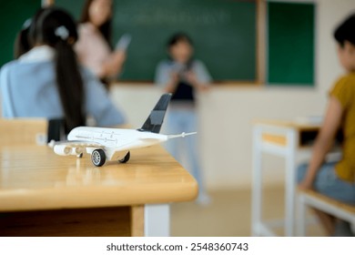 Presentation lesson, Teacher and students in the basic presentation in front of class