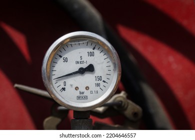 A Pressure Gauge Mark 20 Bars