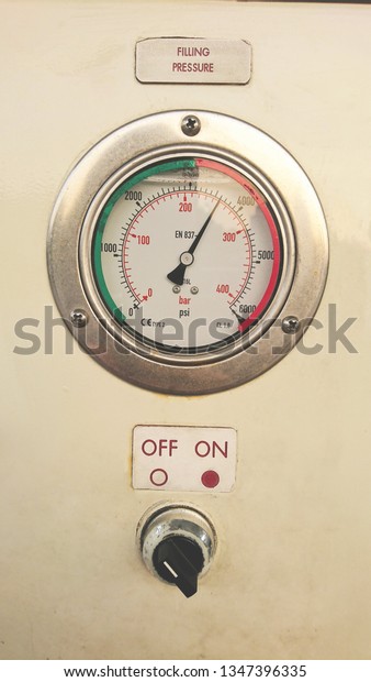 Pressure gauge with on-off\
switch