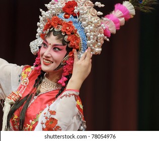 Pretty Chinese Opera Actress