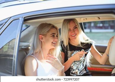 The pretty european girls 25-30 years old in the car make photo on mobile phone - Shutterstock ID 723997207